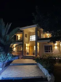 Totally Private Lux Boutique Villa Sleeps 11 - Image 3