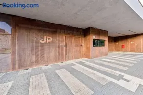 JP Redenção - estúdio moderno no prédio mais disputado da Cidade Baixa - Image 1