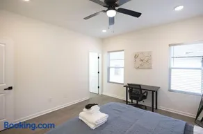 5 Min to Elon - 7 Min to Downtown - Washer and Dryer - Image 3