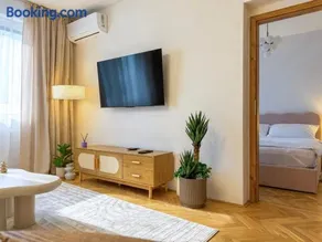 Golden Hour Apartment - Image 4