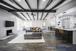 Gorgeous Renovated Home With Large & Private Lot - Image 1