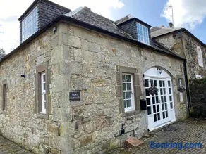 Cosy Cottage on Secluded Private Estate - Image 4