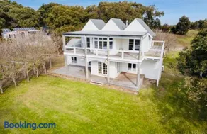 French Island Hill House - Image 2