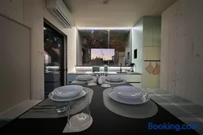 Stylish tiny house in an urban oasis - Image 2