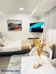 Bright & Cozy 1 Bedroom Retreat - Image 3