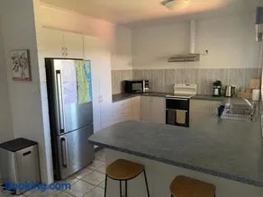 Comfy 4 Bedroom with Country Views - Image 4