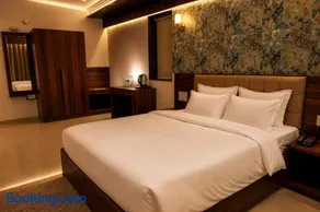 Private Suite with Jacuzzi in Assagao GOA - Image 5