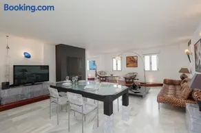 Exclusive Penthouse, with Sea and Marina Views and Private Parking, in the Heart of Puerto Banús - Image 2