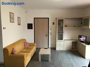 Villa Venezia- Lake Como Oasis - AC, Private Garden & Garage Box - Image 3