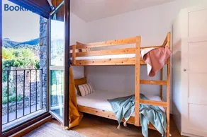 El Nido del Pirineo Estilo y Calidez en Villanúa - Image 1