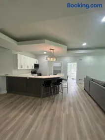 Private and Spacious 2BR Walkout Lower Level w Elevator near Metro and Tysons Corner - Image 2