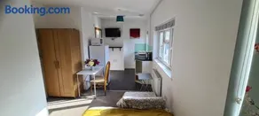 Sheridan House - Self contain flats Long or Short Stay Special Rate Available - Image 4