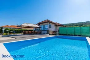 GERANIUM Holliday Villas - Image 1