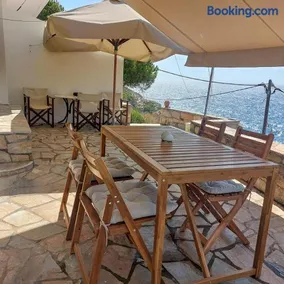 Captain's View Guesthouse - Image 4