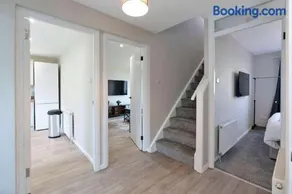 Family & Contractor Stay - Parking - Nr Edinburgh - Image 3