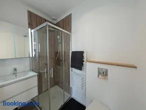 Studio Cosy en RDC - Immeuble Privé - Parking Gratuit - Image 2