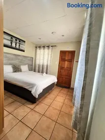 Blue Lantern Bed and Breakfast - Image 2
