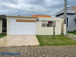 Casa com piscina em condomínio - Image 2