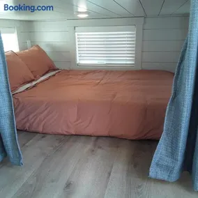 Access Zion & Bryce! Tiny Home with Rooftop Deck and Hot Tub - Image 3