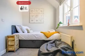 Spacious 2 Bedroom Family Apartment with WiFi, Sleeps 5 - Image 5