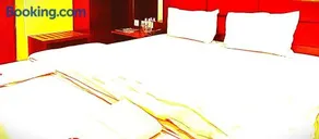 The Hill Top Hotel And Resort In Manali - Image 1