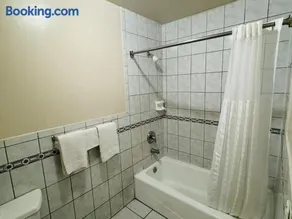 Imperial Inn & Suites - Image 5