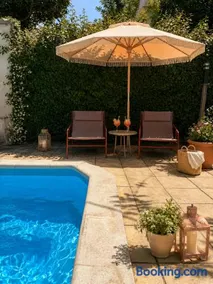 Maison avec piscine en ville - Image 1
