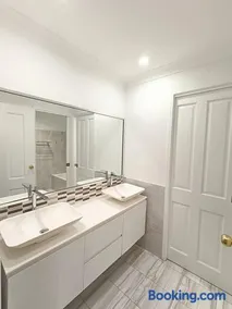 Peaceful Room in Modern Baulkham Hills Home - BH3 - Image 2