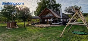 Luxury Reed House - Image 2