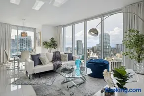 LUX 2B-2B at ICON - Water View & 5-Star Amenities - Image 2