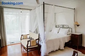 A Luxury Seafront Villa with amazing ambience and view - Image 2