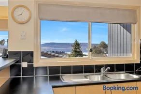 Torino 6 Lake Jindabyne Snowy Mountain Views and Ducted Air - Image 4