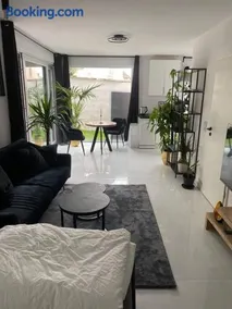Stilvolle 1-Zimmer Wohnung mit Terasse nahe Therme und Prezero Arena - Image 2