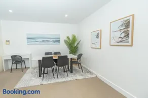 One Bedroom Beachside in Glenelg - Image 2