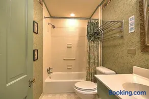 Peddler's Pad at The Historic Eureka Inn and Event Center - Image 3