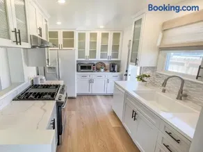 El Nido Beachlife Cottage in South Bay Los Angeles - Image 2