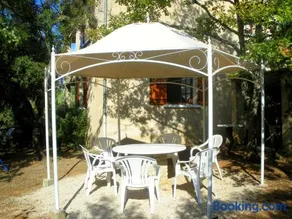 Spacious villa on two levels - Image 2