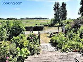 Ferienhaus mit Reetdach und Seebli - Image 3