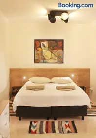 Street Garden Apartment - Image 2