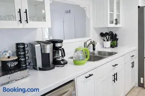 4BR Home near Universal - Private Pool, BBQ, Free Parking - Image 2