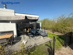 EuroParcs Bad Meersee Chalet Küstenzeit mit Zaun Haus Nr 97 - Image 1
