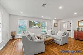 4 BR Suburban Escape - Pool, Tennis, Trails, Gym - Image 4