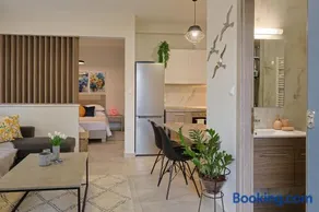 Zeta-Garden Oasis & Private Parking by Optimum Link - Image 1