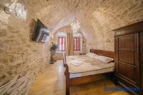 Alternative Medieval Villa - Image 3