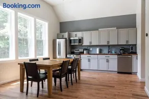 NEW Skye Ridge Carriage House with Hot Tub - Image 1