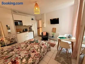 Zéphyra Studio DELUXE dans résidence Privée avec Patio à proximité - Image 3