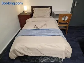 Room near East Midland Airport 5 - Image 3
