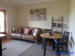 Blue Wren Studio Apartment - Image 2