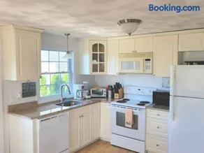 2 Br beach condo, 1 block from shore - Image 2