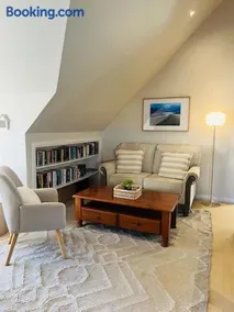 Blue Pearl - Old Bar Holiday Rentals - Image 1